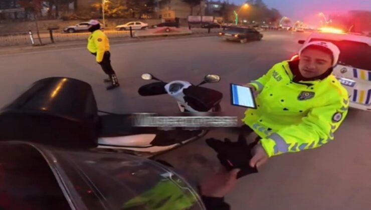 Elleri üşüyen kuryenin imdadına polis koştu