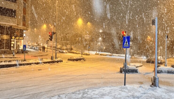 Erzurum ve Kars'ta 5 yerleşim yerine kardan ulaşım sağlanamıyor