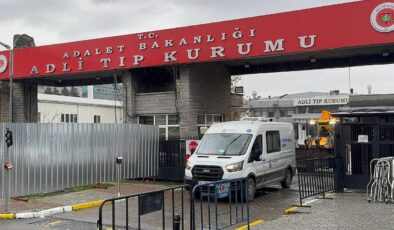 Esenyurt’taki kazada hayatını kaybeden 3 kişinin cenazesi Adli Tıp Kurumunda