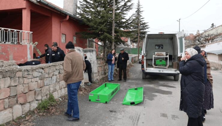 Evinde sobadan çıkan yangında öldü