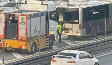 Florya’da metrobüste yangın çıktı