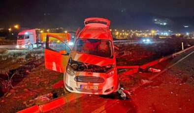 Gaziantep’te hafif ticari araç ile tır çarpıştı: Aynı aileden 4 kişi yaralandı