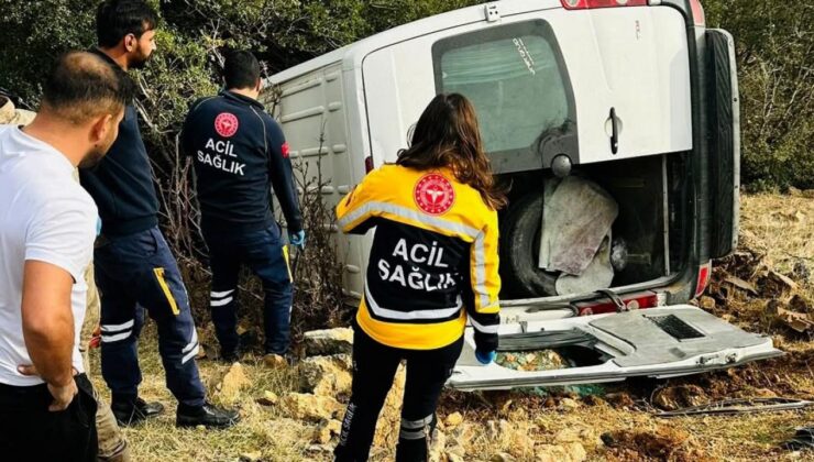 Gaziantep’te minibüs şarampole devrildi:1 ölü,3 yaralı