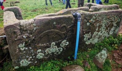 Görenler şaşkına döndü! Su oluğu diye kullanılıyordu…