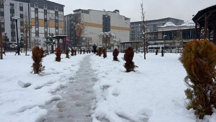Hakkari'de yollar kapandı