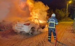 Hatay'da otomobilde çıkan yangın söndürüldü