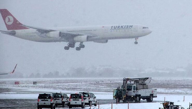 Hava ulaşımına kar engeli: Onlarca sefer iptal edildi