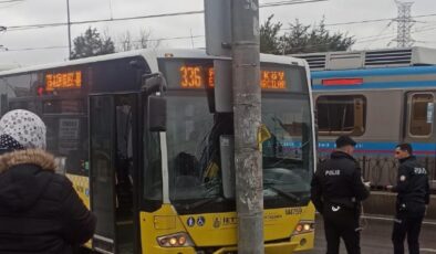 İETT otobüsü kayganlaşan yolda kaza yaptı