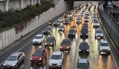 İstanbul haftaya trafik çilesiyle başladı: Yoğunluk yüzde 87’yi buldu