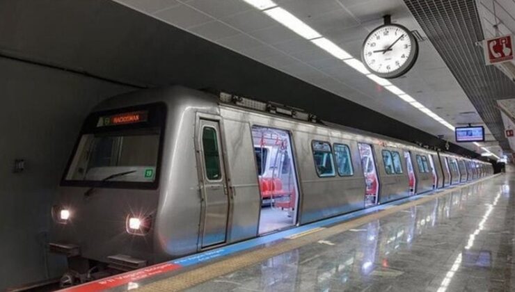 İstanbul Metrosu’nda yılbaşı düzenlemesi