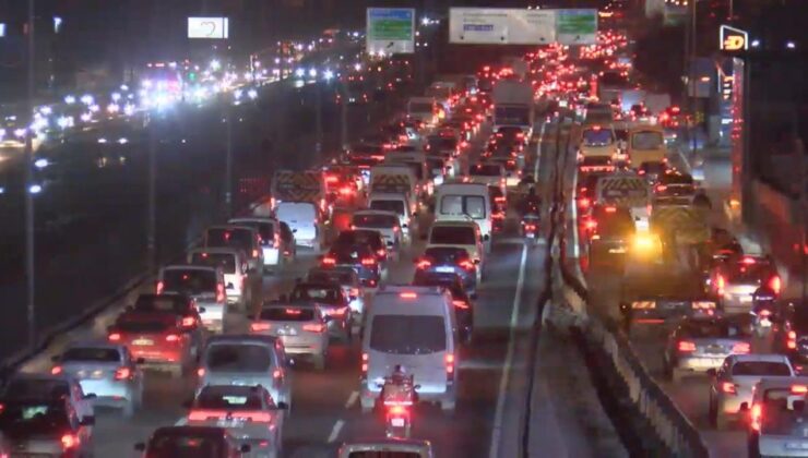 İstanbul’da trafik yoğunluğu yüzde 81’e ulaştı