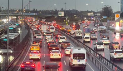 İstanbul’da sabah çilesi! Trafik yoğunluğu yüzde 85’e çıktı