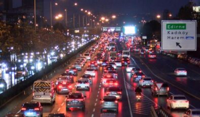 İstanbul’da trafik durma noktasına geldi