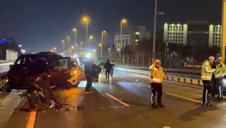 İstanbul'un göbeğinde feci kaza: Trafik sıkıştı şeritler kapandı