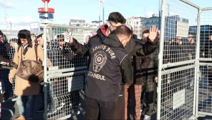 İstiklal Caddesi'nde yılbaşı teyakkuzu