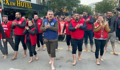 İzmir’de belediye işçileri ‘çıplak ayakla’ yürüdü: Haklarımız gasp ediliyor