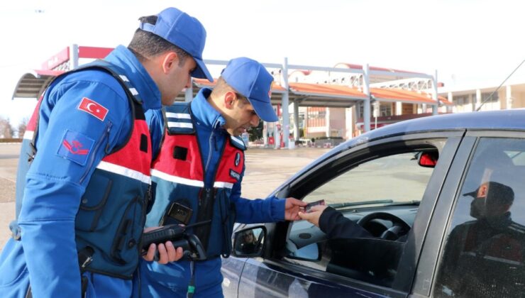 Jandarma önce ceza yazdı, kimliğini öğrenince pişman oldu: Tüm cezayı kendi cebinden ödedi