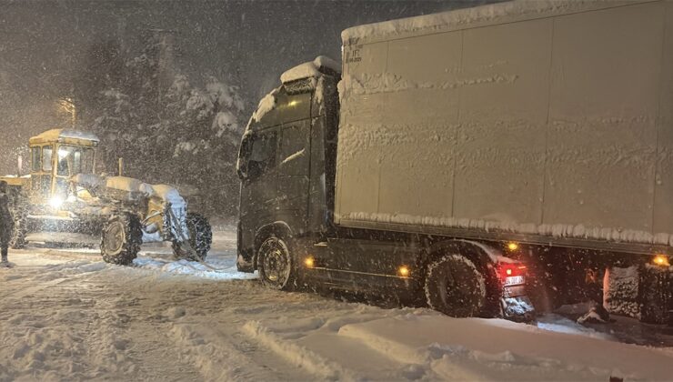 Kar etkisini artırdı, Ankara'ya ulaşım yolu kapandı