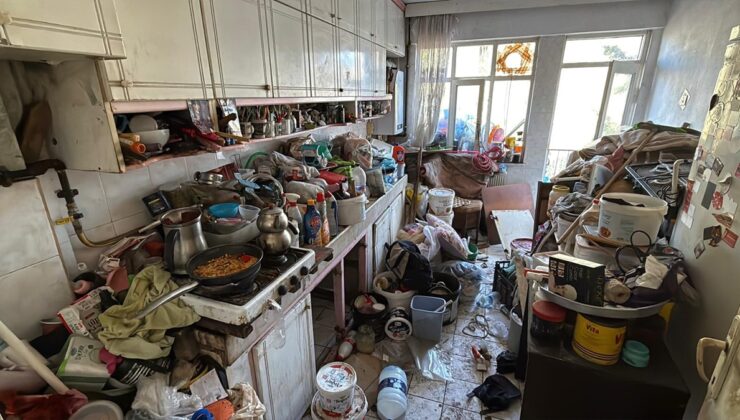 Karabük'te ev ve apartmanın bahçesinden 10 kamyon çöp çıktı