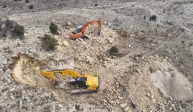 Karaman’da iş makineleriyle kaçak kazı yapan 14 şüpheli yakalandı