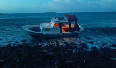 Karaya oturan teknedeki 2 kişi kurtarıldı