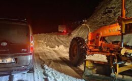 Karda mahsur kalan 13 kişi ekipler tarafından kurtarıldı