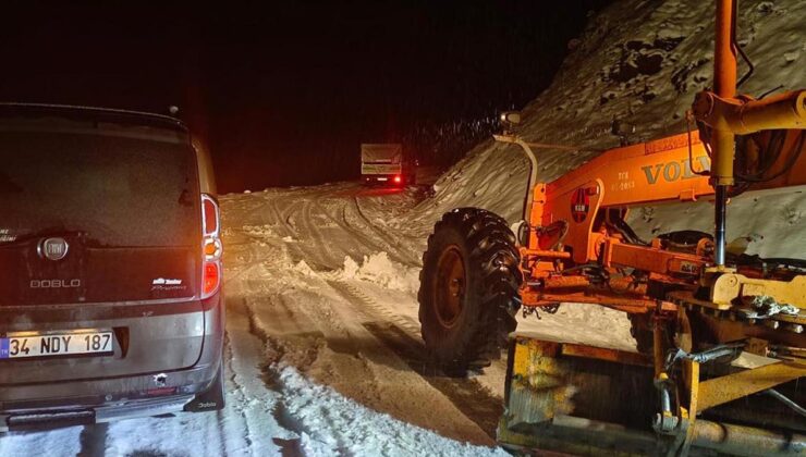 Karda mahsur kalan 13 kişi ekipler tarafından kurtarıldı