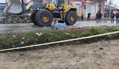 Kars’ta feci kaza! Emekli imam kepçenin altında kaldı