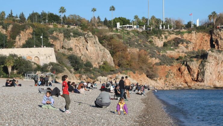 Kış bu ilimize uğramadı, sıcağı gören denize daldı
