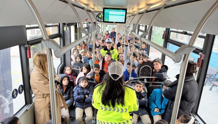 Konya Büyükşehir’den nezaket otobüsü: Öğrencilere trafik kültürü aşılanıyor!