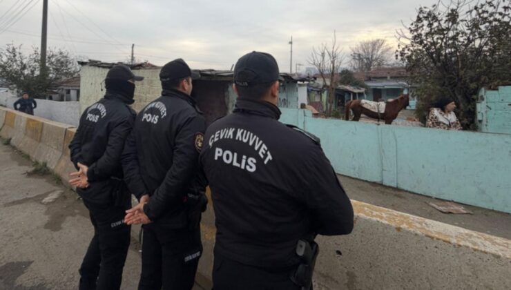 Kore Mahallesi'nde 70 metruk bina yıkıldı