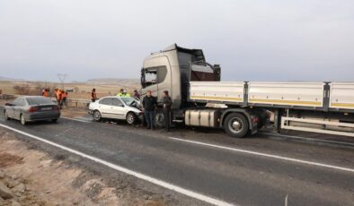 Korkunç kazadan acı haber! Kafa kafaya çarpıştılar: 1 ölü, 3 yaralı!