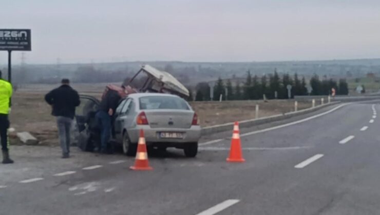 Kütahya’da otomobil ile traktör çarpıştı: 2 yaralı