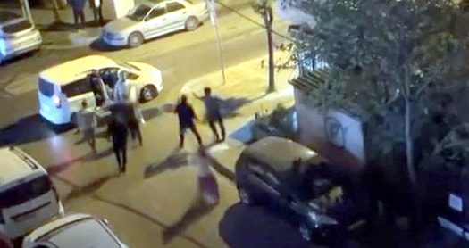 Mahalle ortasında yumruklu kavga