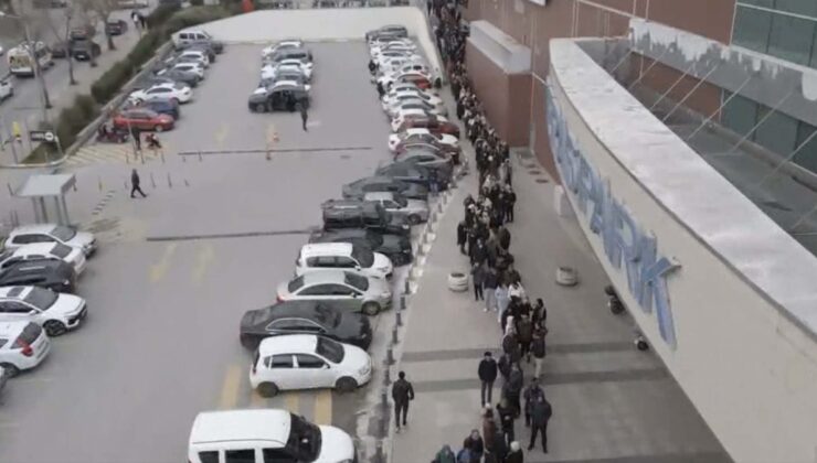 Metrelerce kuyruk oldu: Gece yarısı gelip 9 saat beklediler