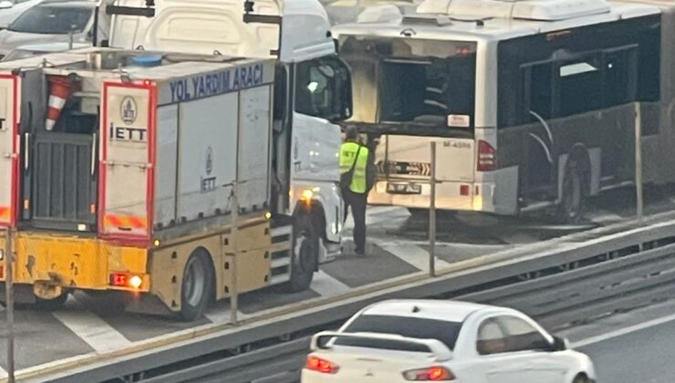 Metrobüs'te yangın çıktı