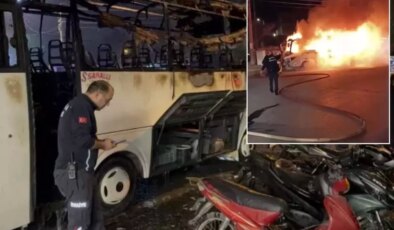 Minibüste çıkan yangın, park halindeki 5 motosiklete sıçradı