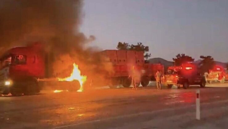 Muğla'da tuğla yüklü TIR alev alev yandı