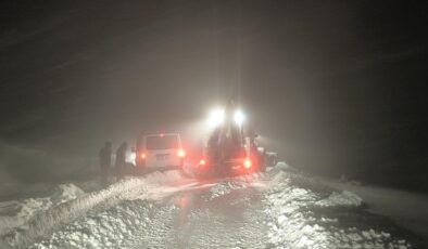 Muş’ta köy yolunda mahsur kalan 7 kişi kurtarıldı