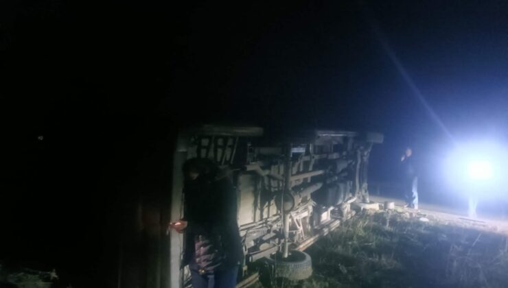 Nallıhan’da işçi minibüsü devrildi: 14 yaralı