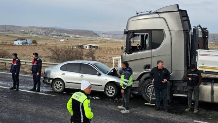 Nevşehir’de TIR ile otomobil kafa kafaya çarpıştı: Ölü ve yaralılar var