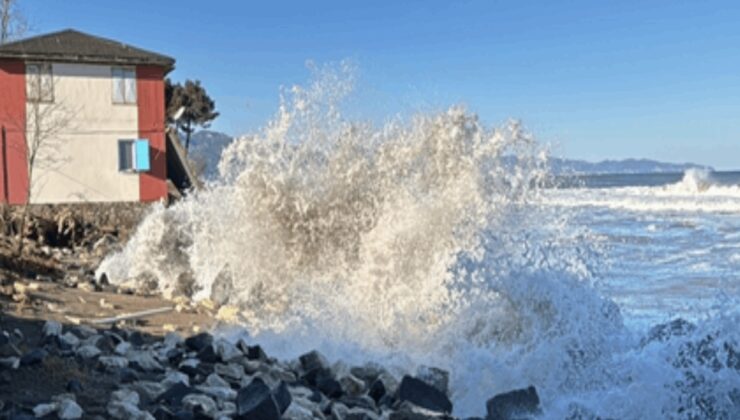Ordu’da fırtına; dalga boyu 5 metreye ulaştı