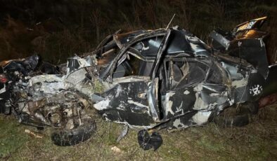 Otomobil şarampole devrildi: 2 ölü, 1 yaralı