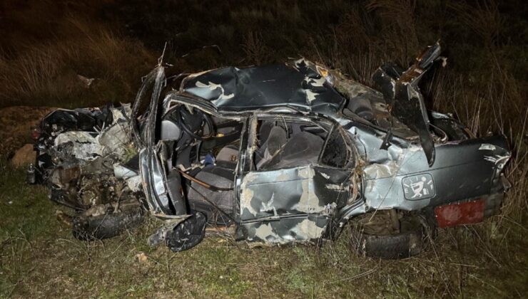 Otomobil şarampole devrildi: 2 ölü