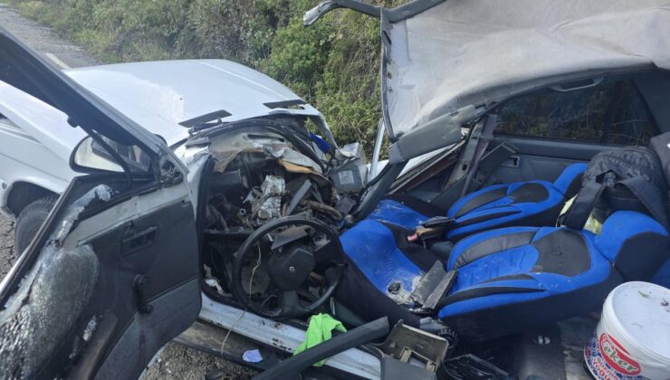 Otomobile kaya düştü! 5 kişi yaralandı