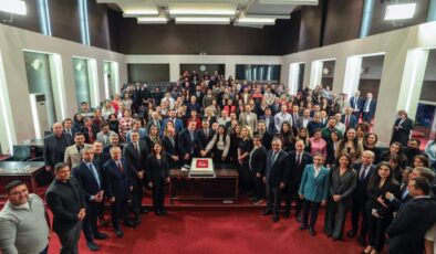 Özgür Özel’den partide yeni yıl kutlaması