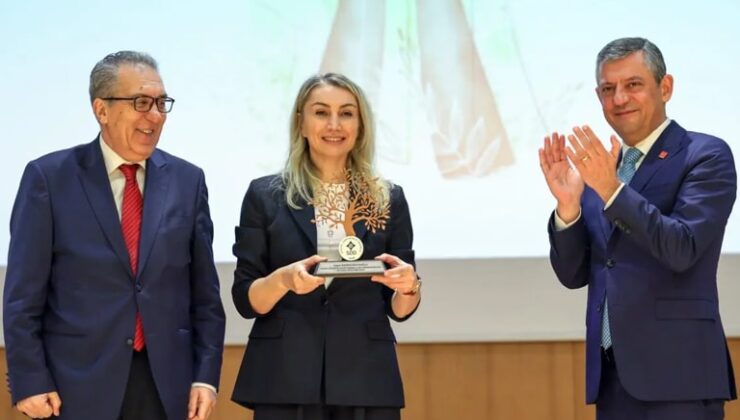 SDD İnsan Hakları Günü Ödülü İmamoğlu'na verildi