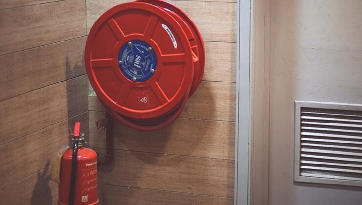 Şişli'de bir AVM'de çıkan yangın söndürüldü