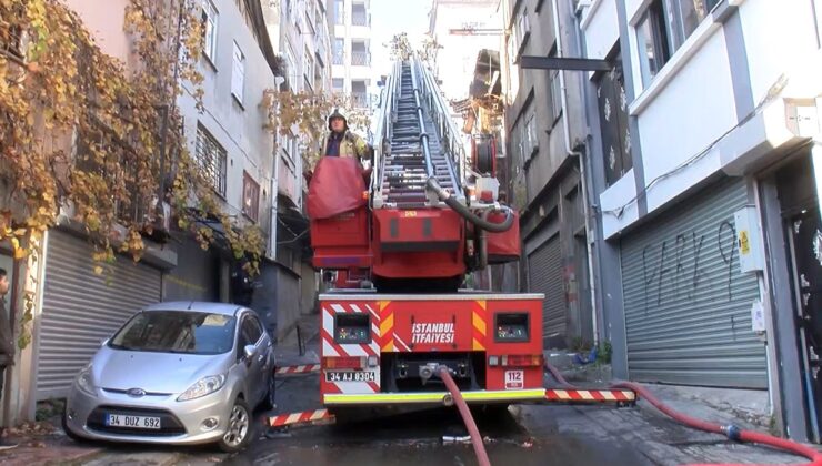 Şişli'de evinin yandığını gören kadın fenalaştı