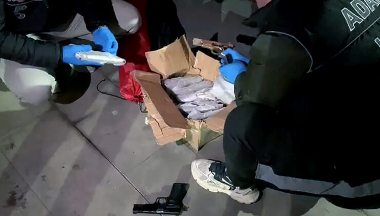 Suç örgütlerine satılacaktı: Bagajdan 53 ruhsatsız tabanca çıktı